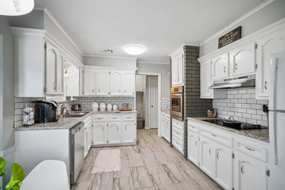 710 Martin Circle Sand Springs, OK 74063