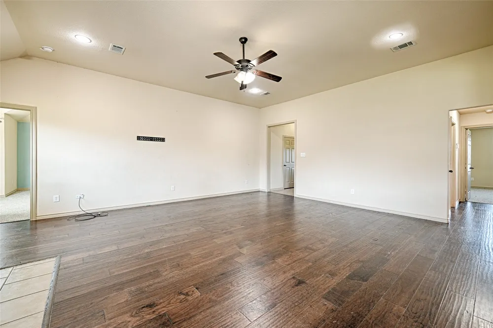307 W Alene Drive Mabank, TX 75147