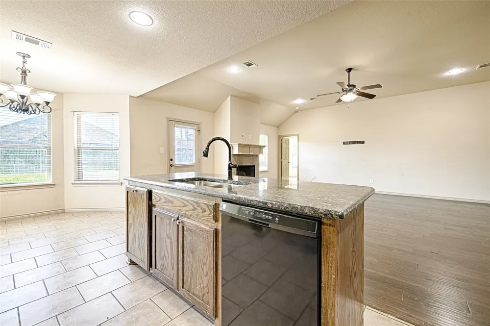 307 W Alene Drive Mabank, TX 75147