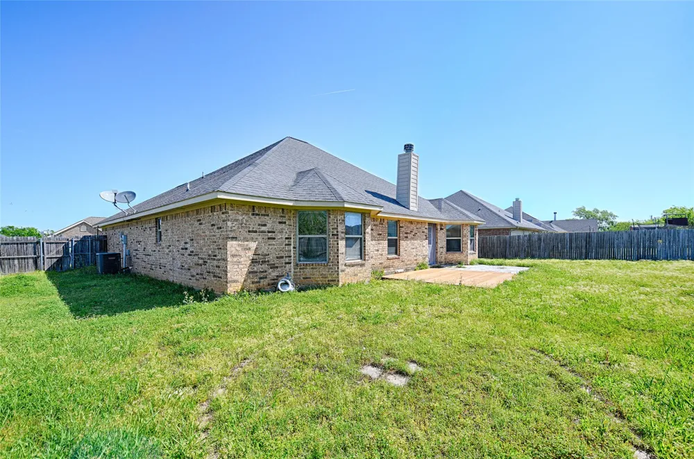 307 W Alene Drive Mabank, TX 75147