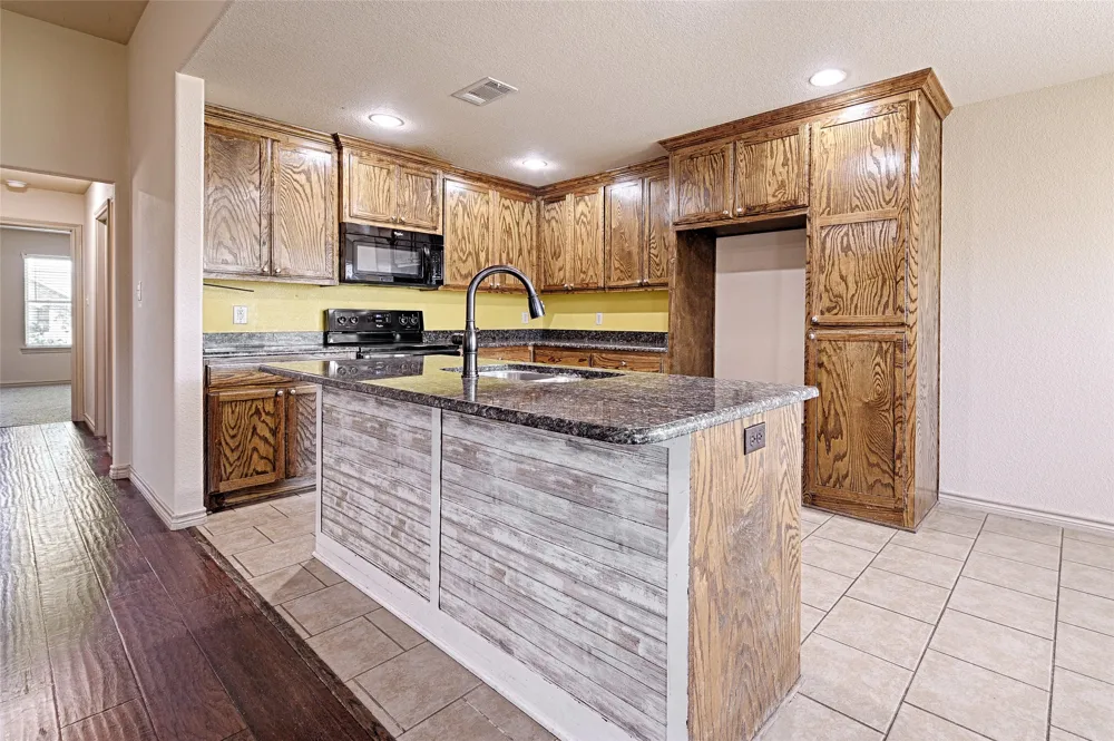 307 W Alene Drive Mabank, TX 75147