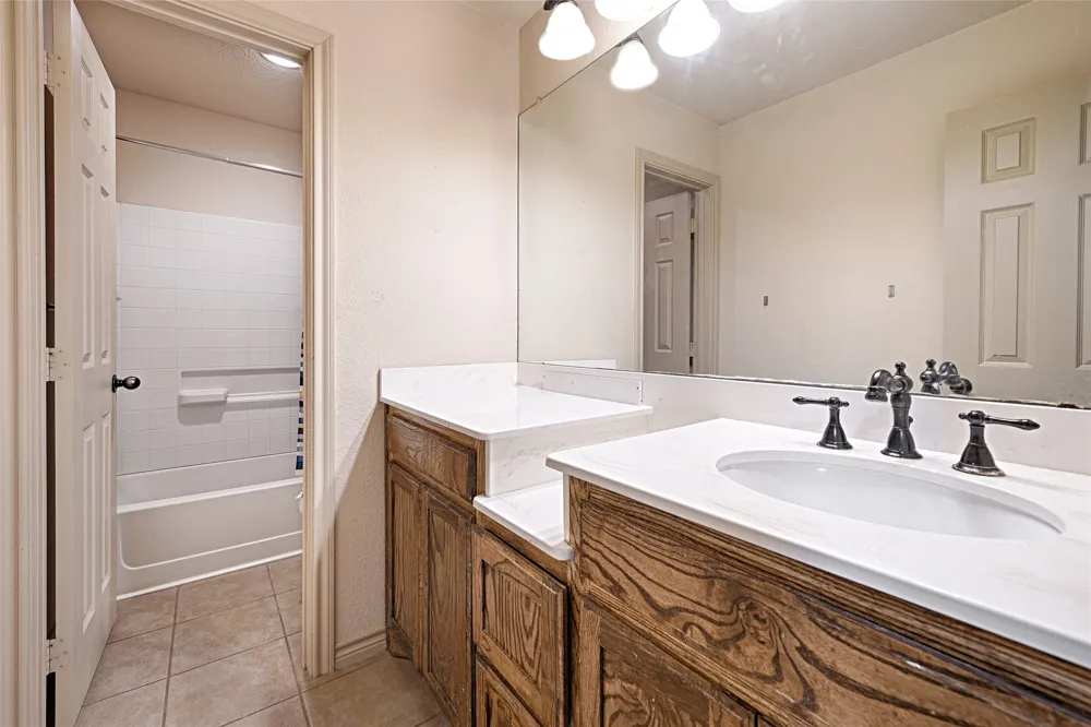 307 W Alene Drive Mabank, TX 75147