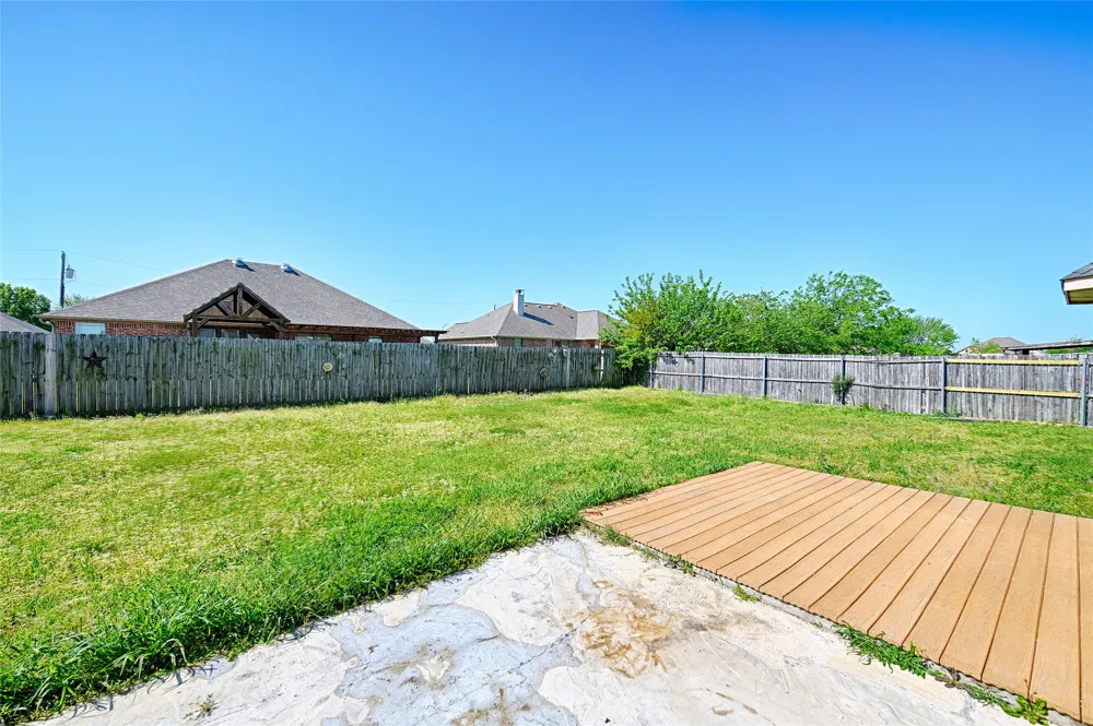 307 W Alene Drive Mabank, TX 75147