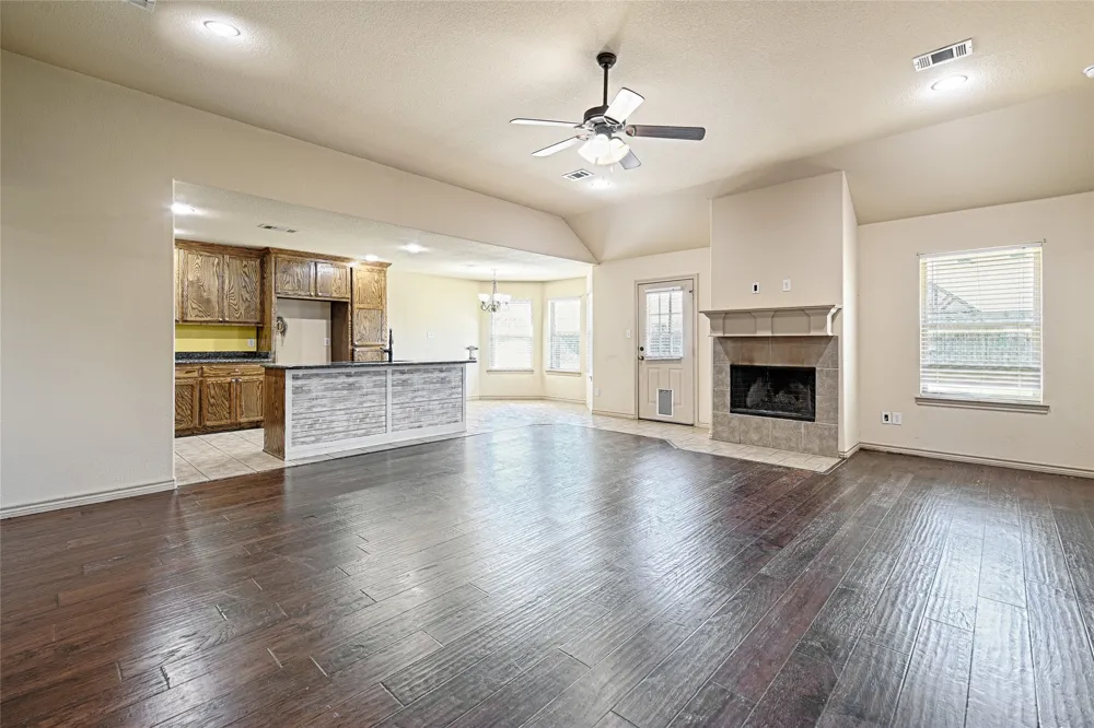 307 W Alene Drive Mabank, TX 75147