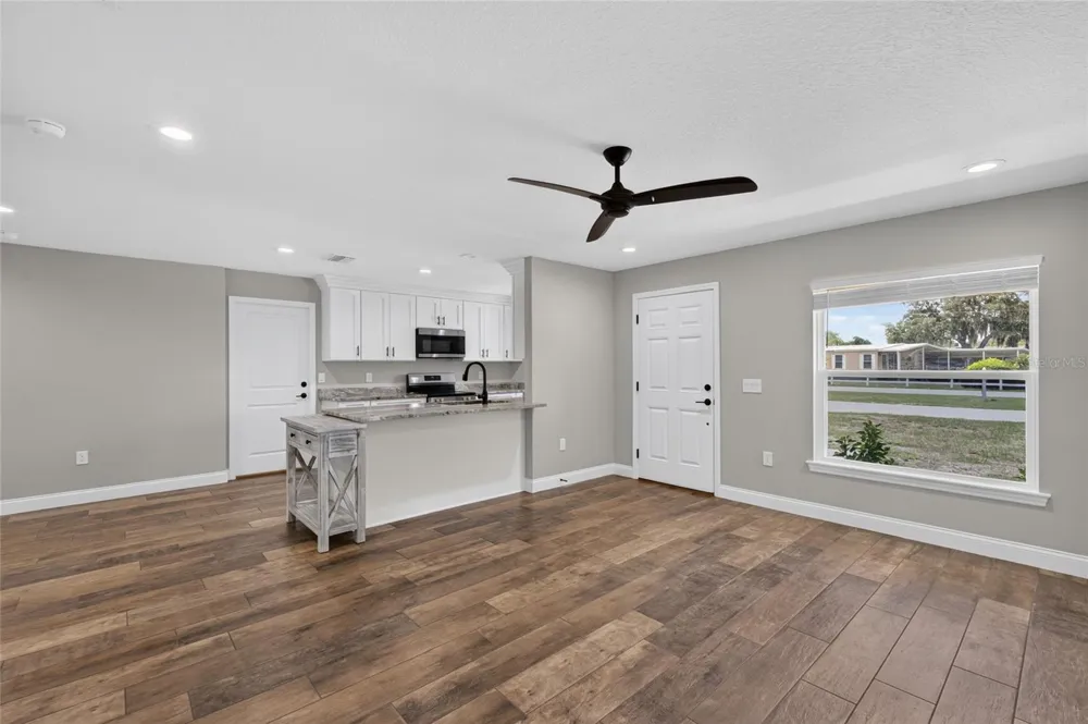 6631 THORNHILL ROAD Winter Haven, FL 33880