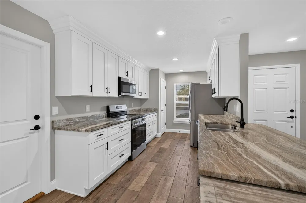6631 THORNHILL ROAD Winter Haven, FL 33880
