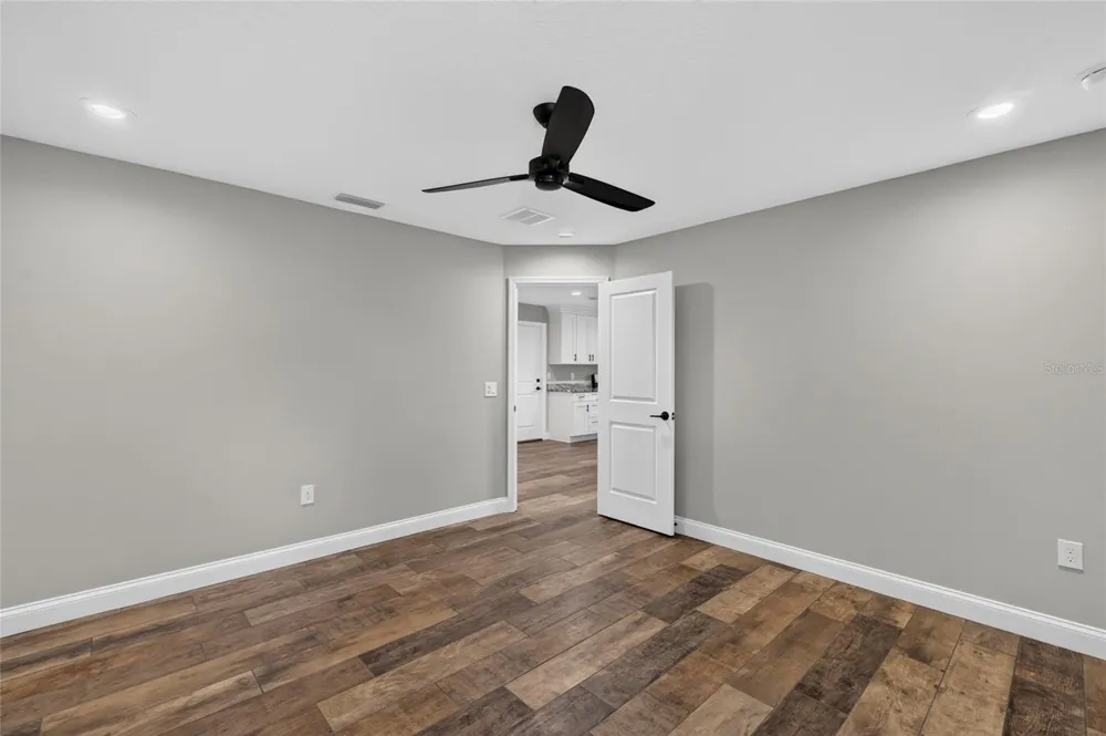 6631 THORNHILL ROAD Winter Haven, FL 33880