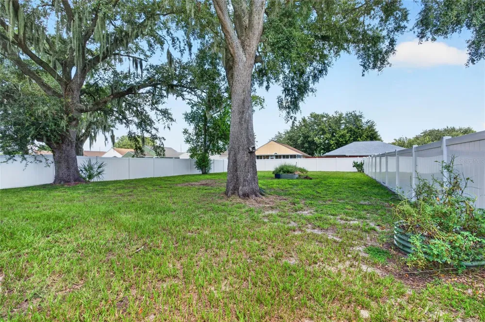 6631 THORNHILL ROAD Winter Haven, FL 33880
