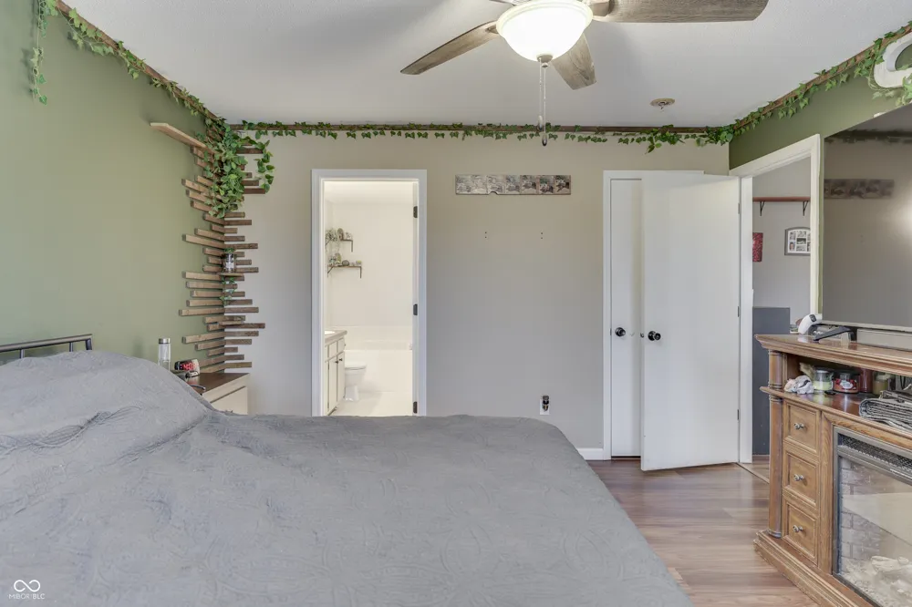 2369 Orchard Creek Drive Columbus, IN 47201