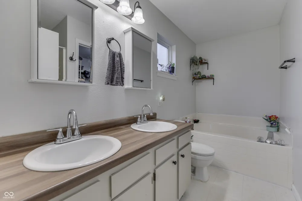 2369 Orchard Creek Drive Columbus, IN 47201