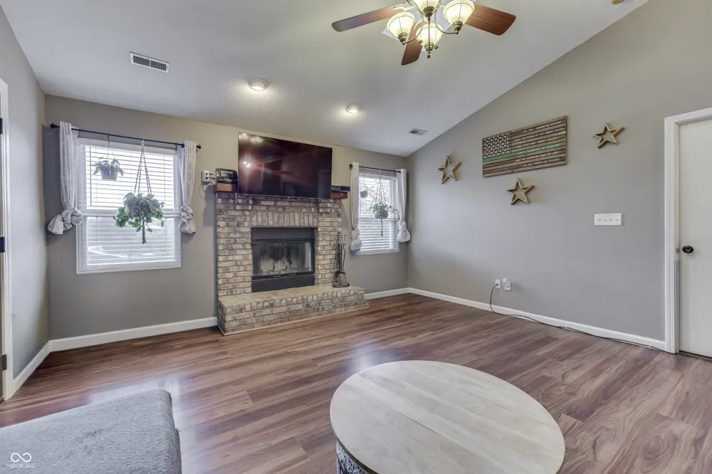 2369 Orchard Creek Drive Columbus, IN 47201