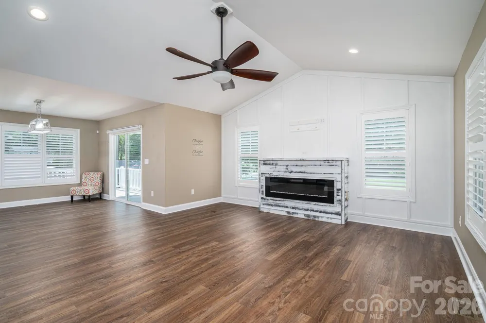 6901 Navajo Trail Sherrills Ford, NC 28673