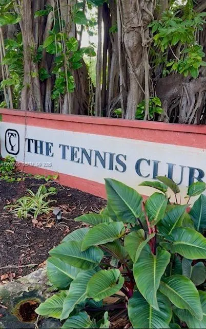 610 Tennis Club Dr #407