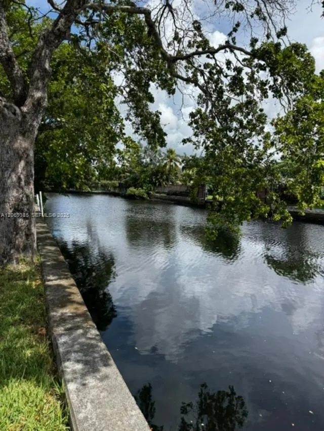 610 Tennis Club Dr #407 Fort Lauderdale, FL 33311