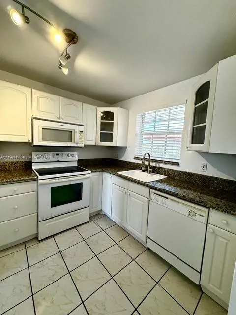 610 Tennis Club Dr #407 Fort Lauderdale, FL 33311