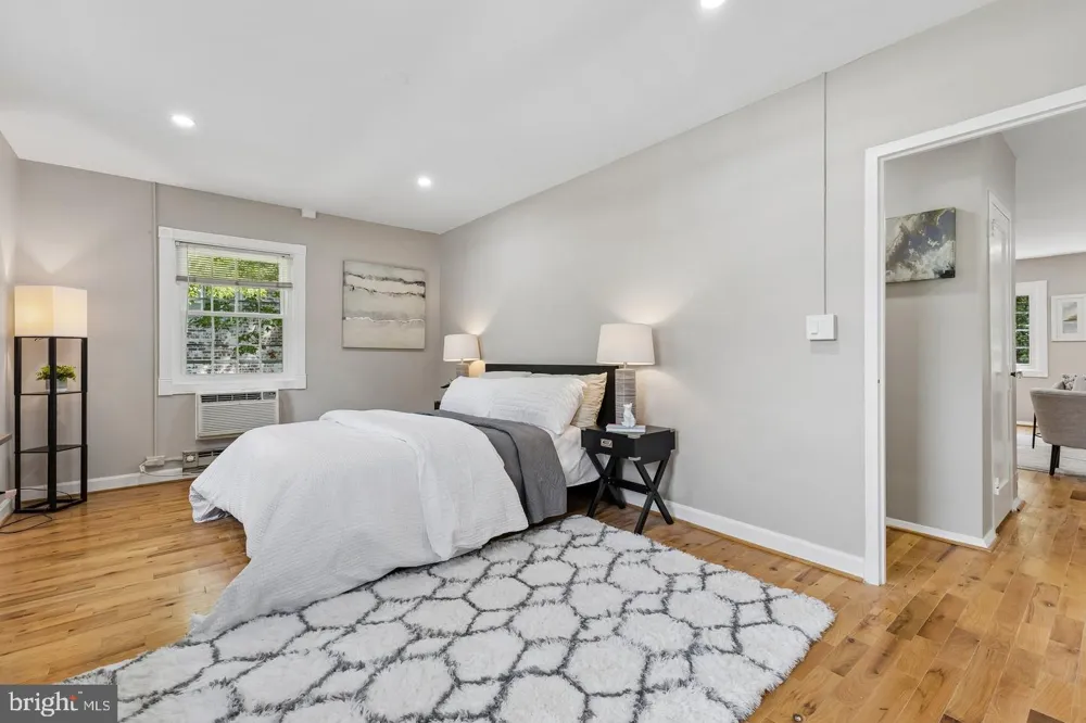 1024 VALLEY DRIVE Alexandria, VA 22302