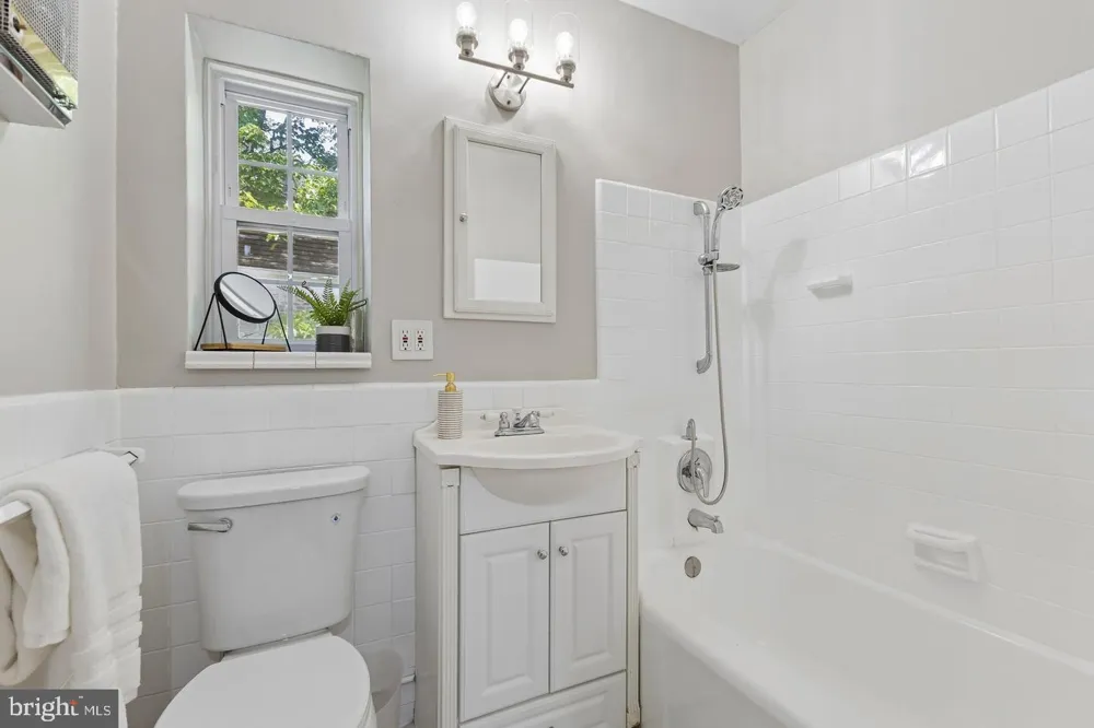 1024 VALLEY DRIVE Alexandria, VA 22302