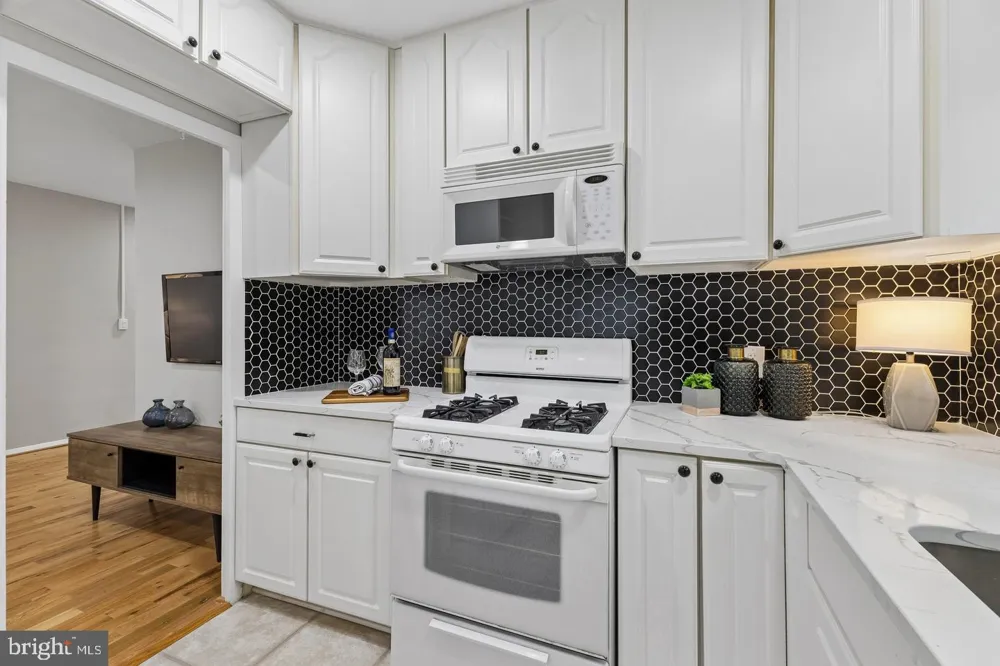 1024 VALLEY DRIVE Alexandria, VA 22302