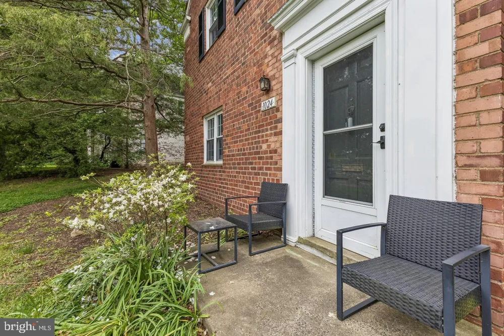 1024 VALLEY DRIVE Alexandria, VA 22302
