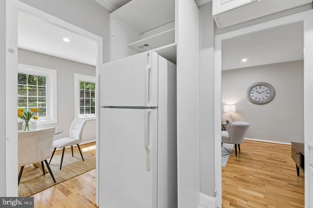 1024 VALLEY DRIVE Alexandria, VA 22302