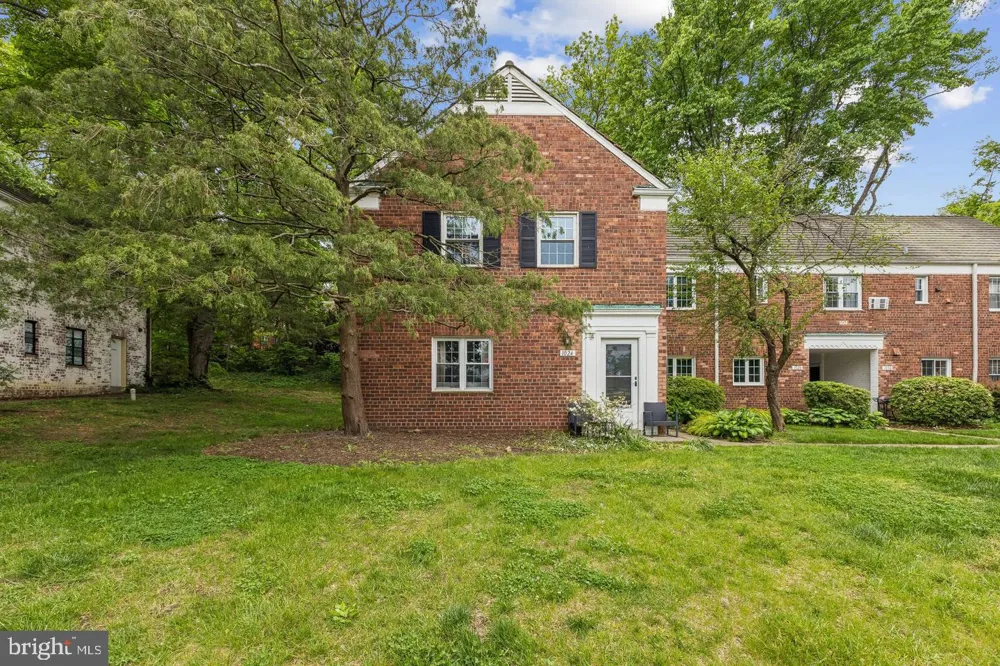 1024 VALLEY DRIVE Alexandria, VA 22302