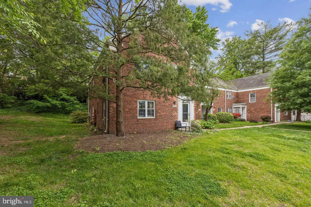 1024 VALLEY DRIVE Alexandria, VA 22302