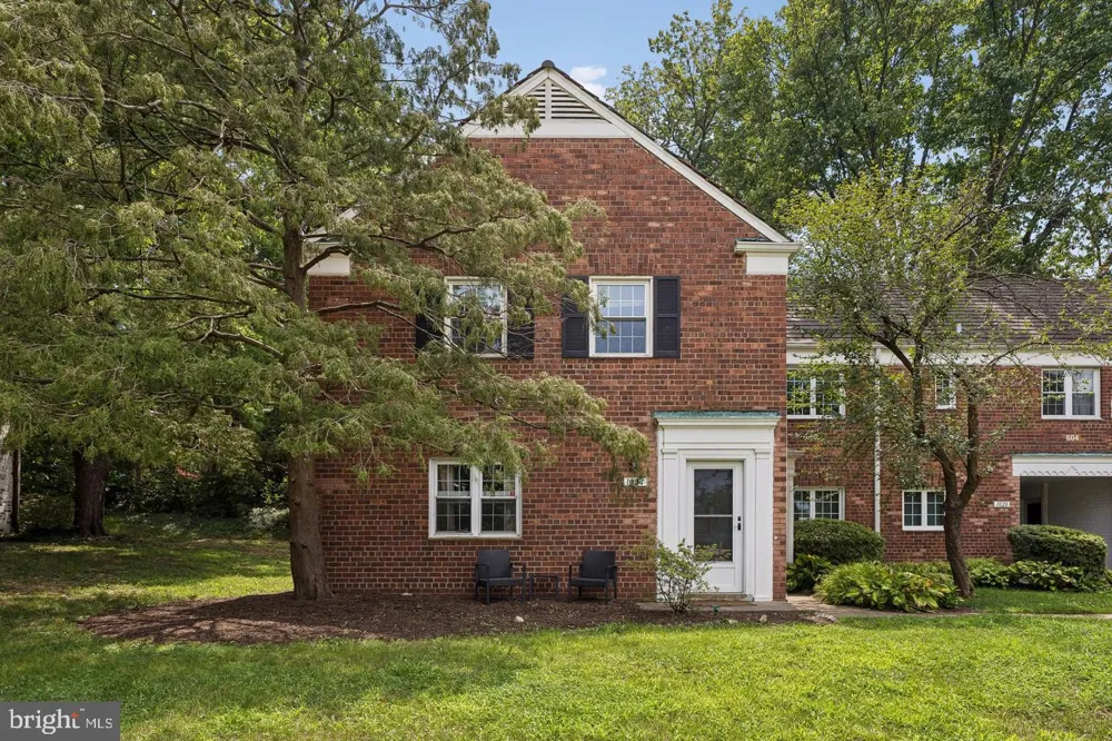 1024 VALLEY DRIVE Alexandria, VA 22302