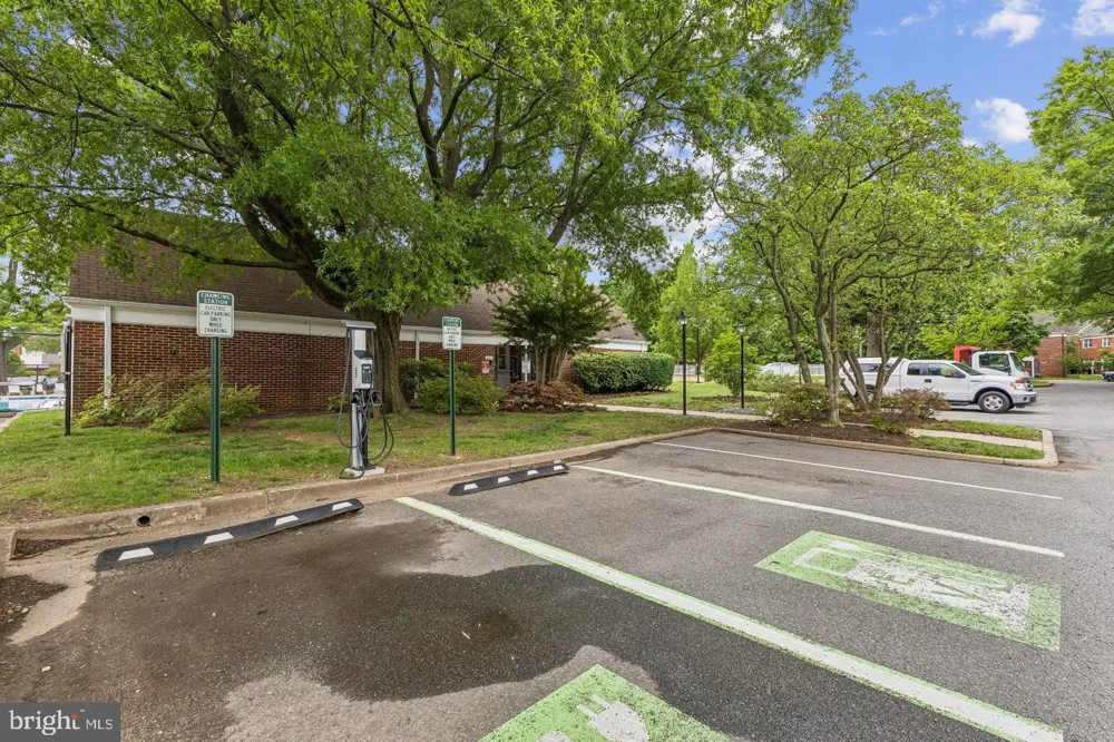1024 VALLEY DRIVE Alexandria, VA 22302