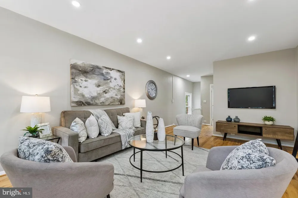 1024 VALLEY DRIVE Alexandria, VA 22302