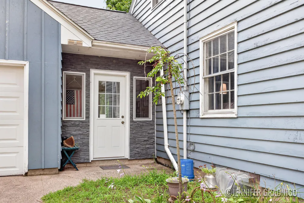 943 Grandridge Court Holland, MI 49423