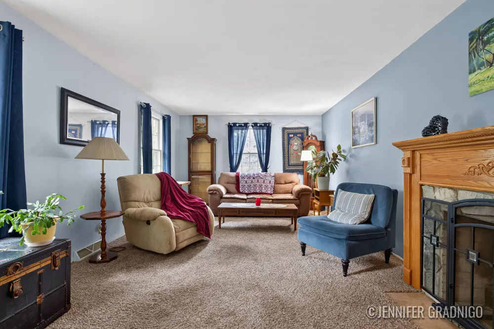 943 Grandridge Court Holland, MI 49423