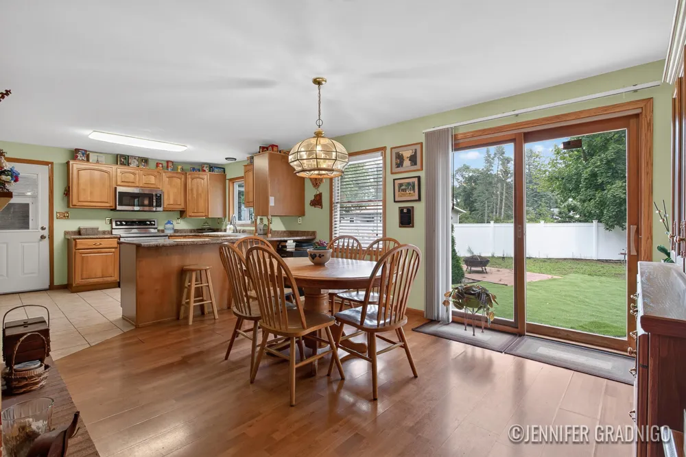 943 Grandridge Court Holland, MI 49423