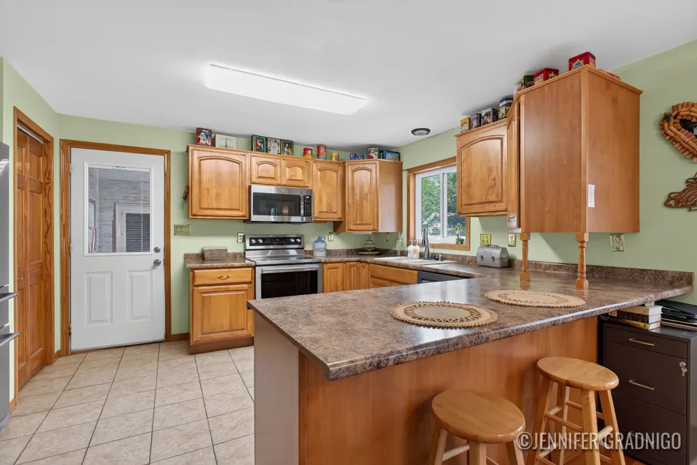 943 Grandridge Court Holland, MI 49423