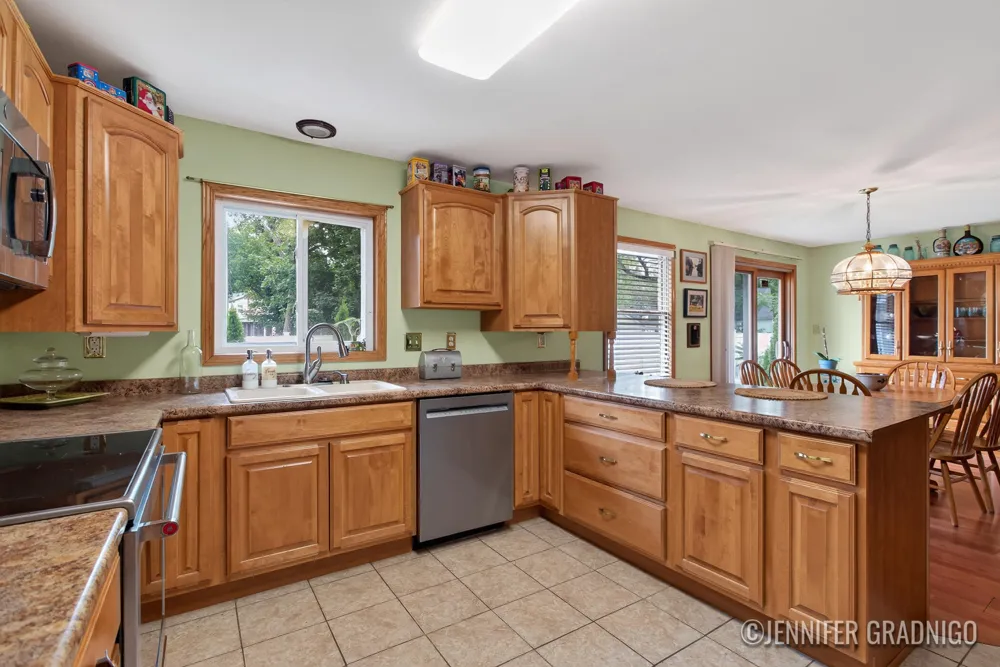 943 Grandridge Court Holland, MI 49423