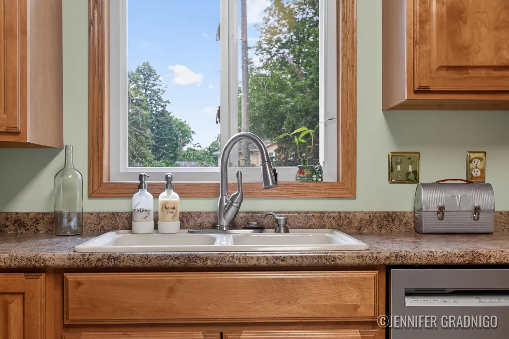 943 Grandridge Court Holland, MI 49423