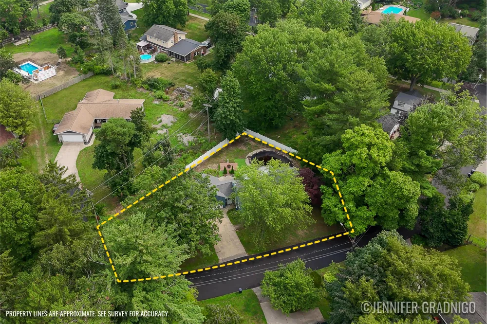 943 Grandridge Court Holland, MI 49423