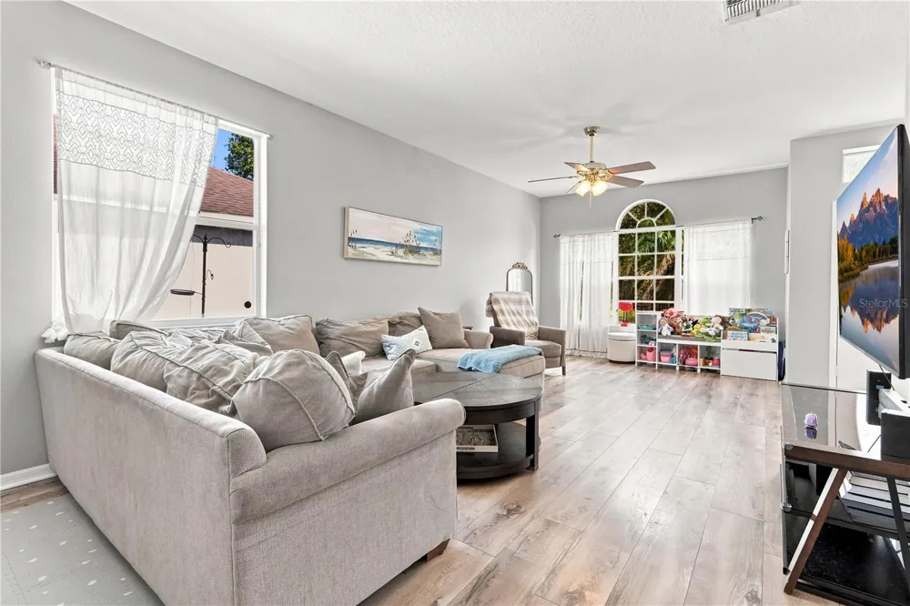 1732 NESTLEWOOD TRAIL Orlando, FL 32837