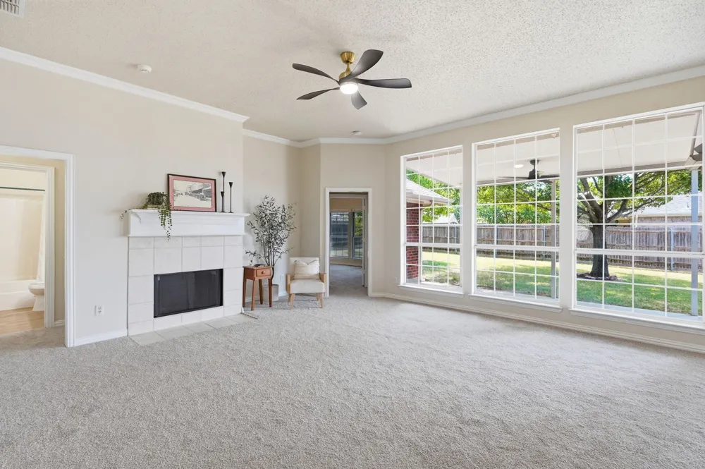 1121 SW Hillside Drive Burleson, TX 76028