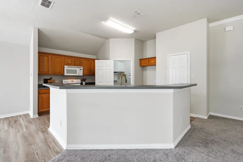 1121 SW Hillside Drive Burleson, TX 76028