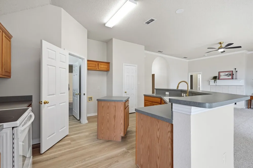 1121 SW Hillside Drive Burleson, TX 76028