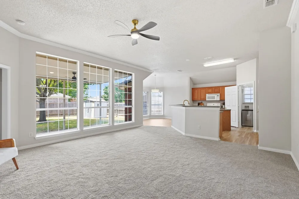1121 SW Hillside Drive Burleson, TX 76028