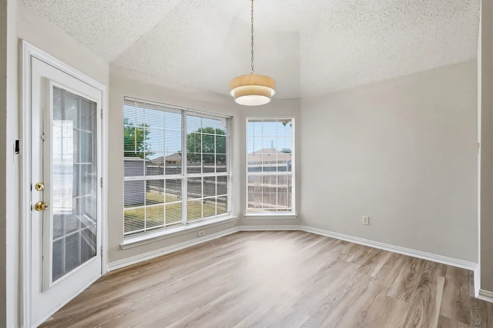 1121 SW Hillside Drive Burleson, TX 76028