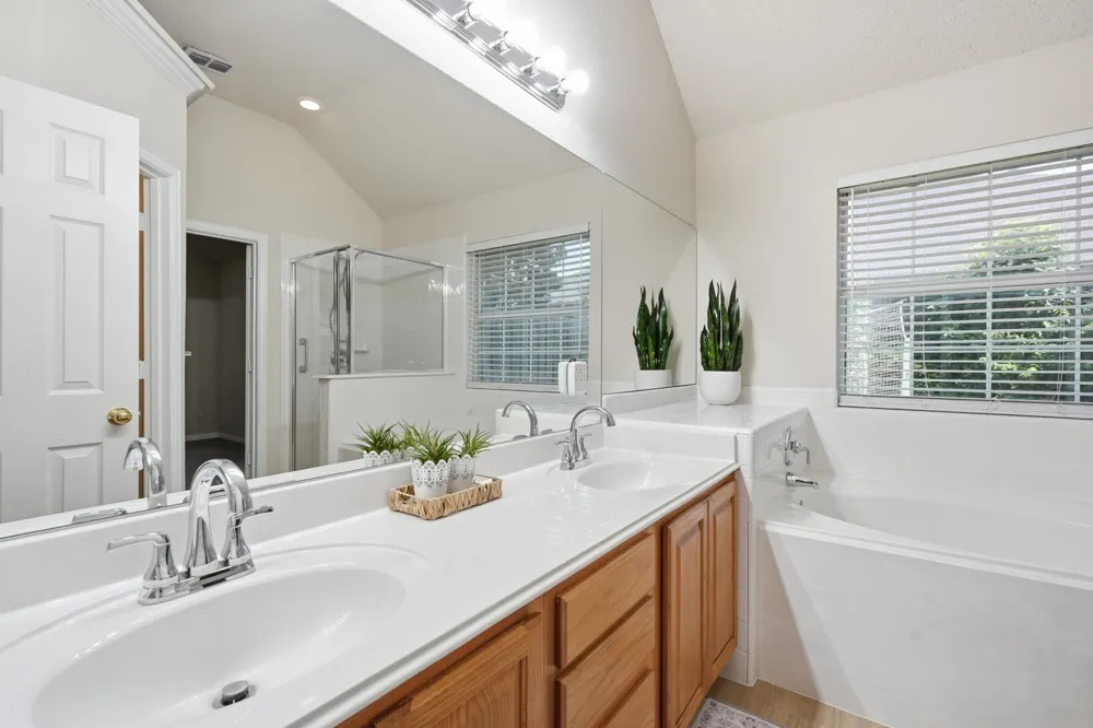 1121 SW Hillside Drive Burleson, TX 76028