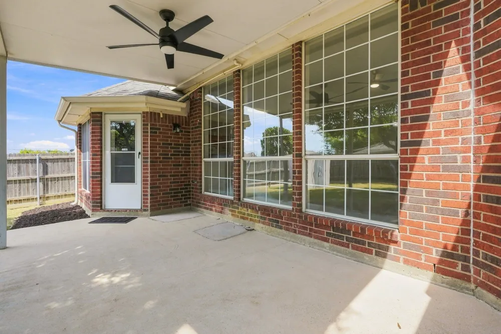 1121 SW Hillside Drive Burleson, TX 76028
