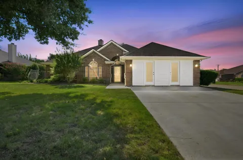 1121 SW Hillside Drive
