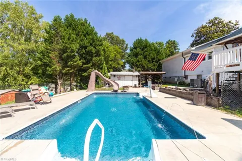 917 Overlook Avenue