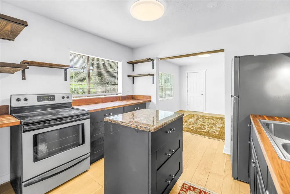 2000 27TH AVENUE St Petersburg, FL 33713