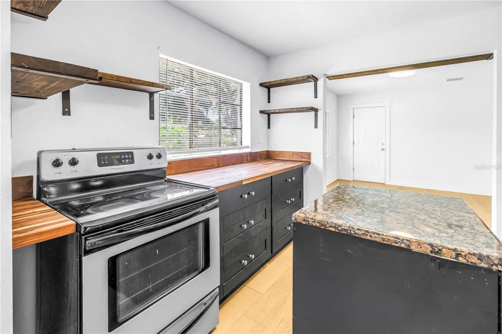 2000 27TH AVENUE St Petersburg, FL 33713