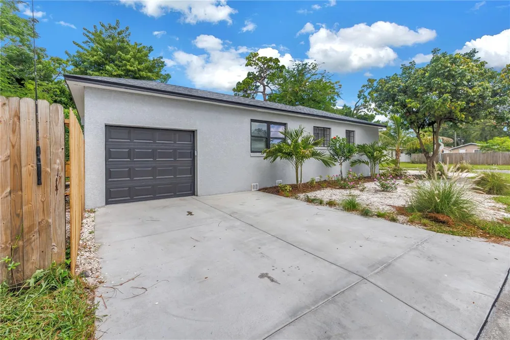 2000 27TH AVENUE St Petersburg, FL 33713