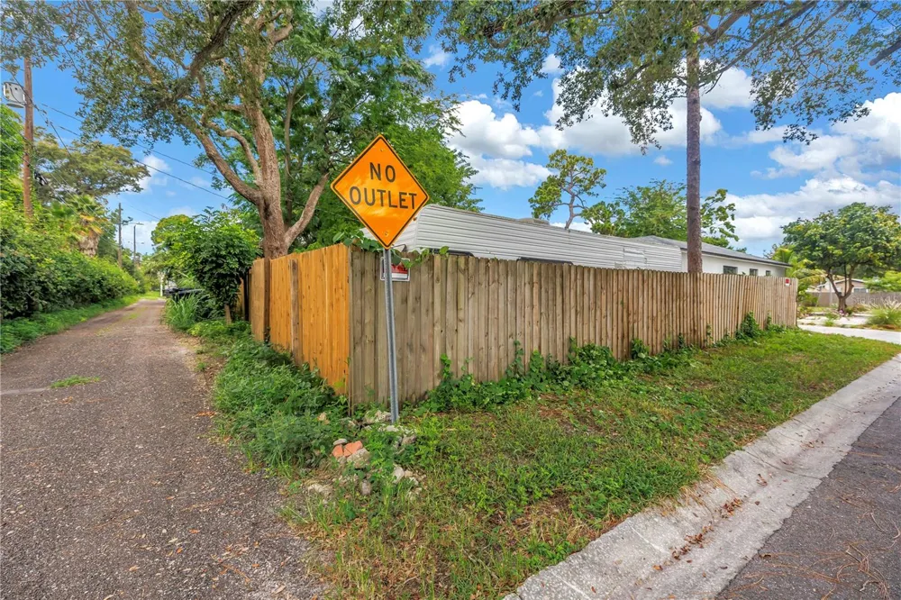 2000 27TH AVENUE St Petersburg, FL 33713